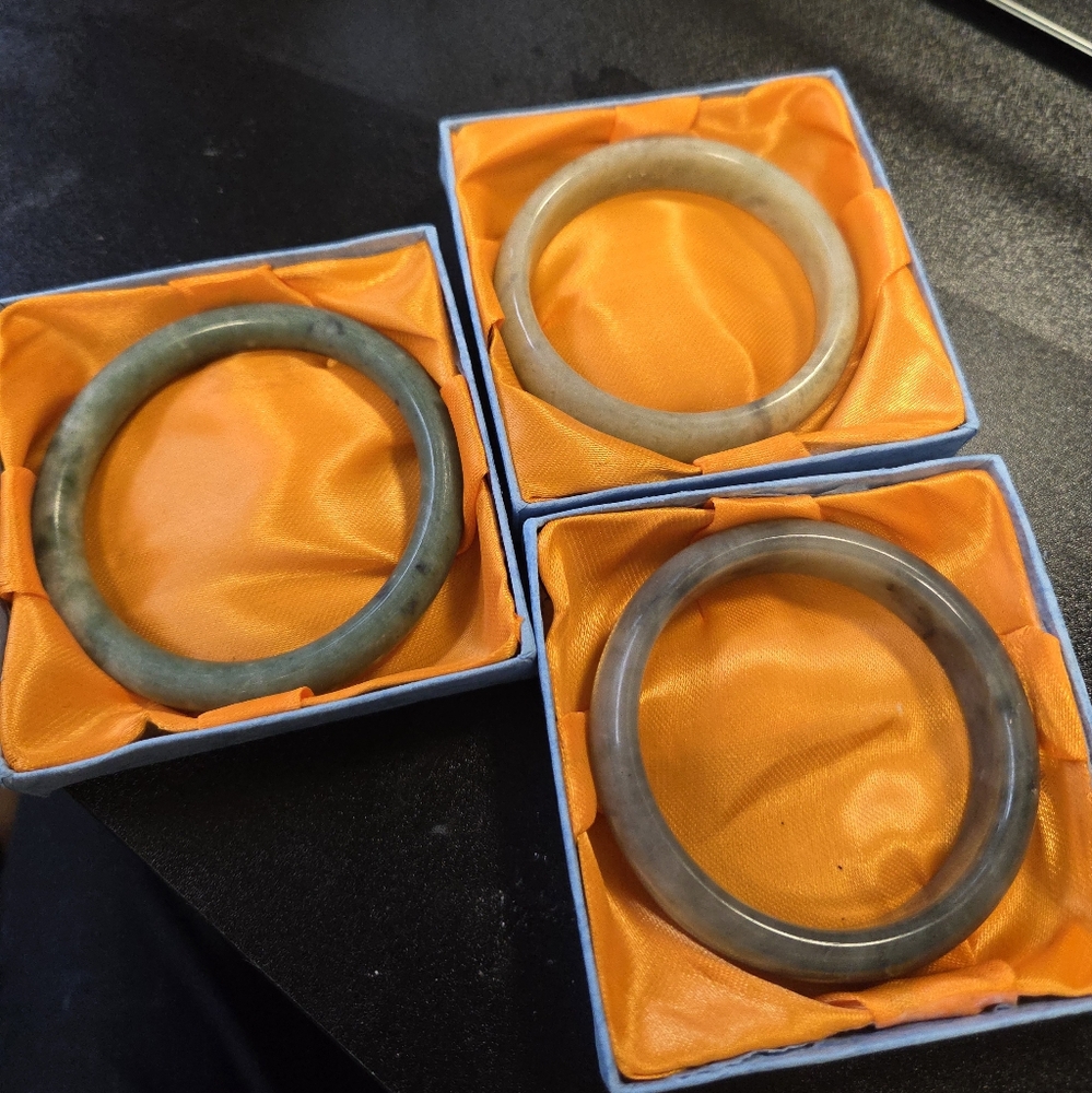 Green Jade Bangle Bracelets - Picture 5 of 5